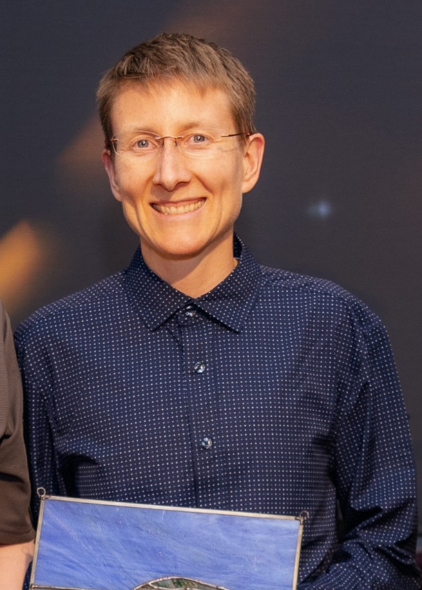Dr. Suze Egar